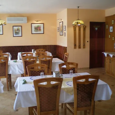 Mediterrán Panzió Alojamento de Acomodação e Pequeno-almoço